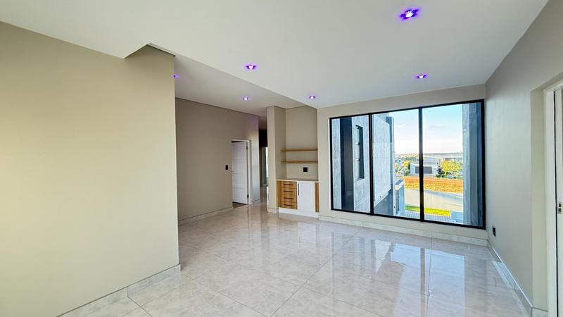 5 Bedroom Property for Sale in Midstream Heights Gauteng