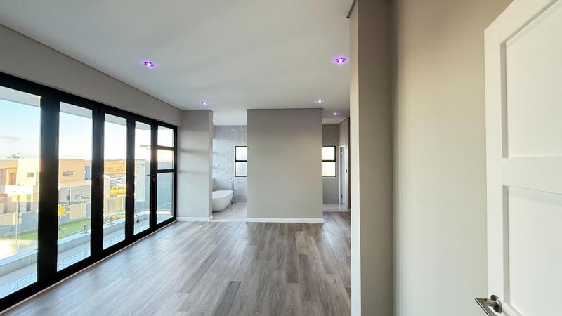 5 Bedroom Property for Sale in Midstream Heights Gauteng