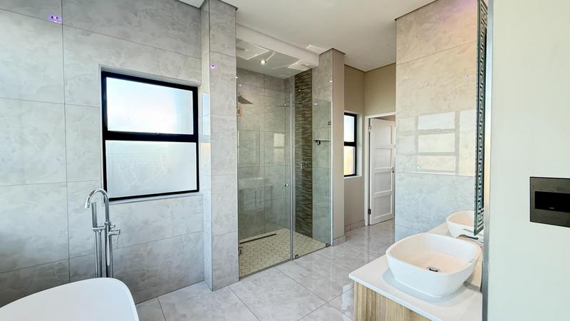 5 Bedroom Property for Sale in Midstream Heights Gauteng