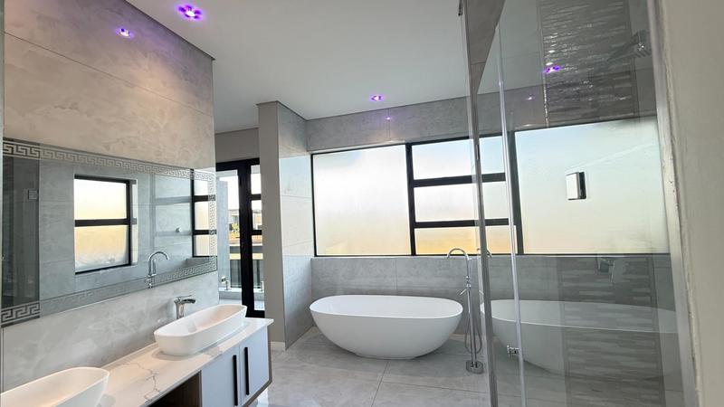 5 Bedroom Property for Sale in Midstream Heights Gauteng