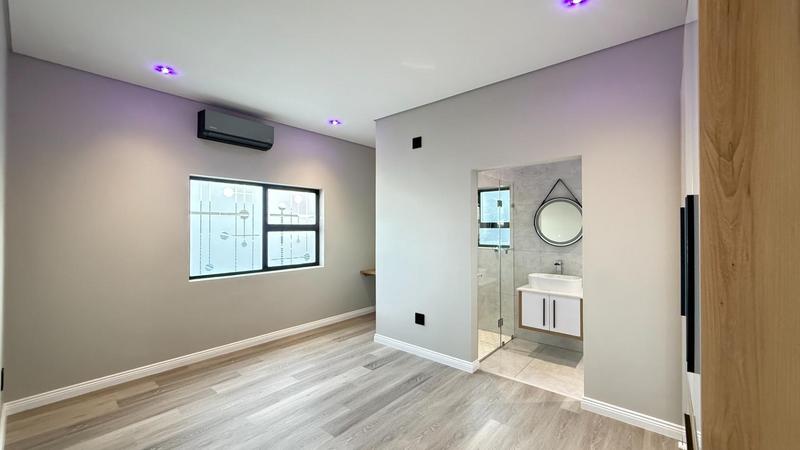 5 Bedroom Property for Sale in Midstream Heights Gauteng