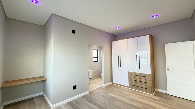 5 Bedroom Property for Sale in Midstream Heights Gauteng