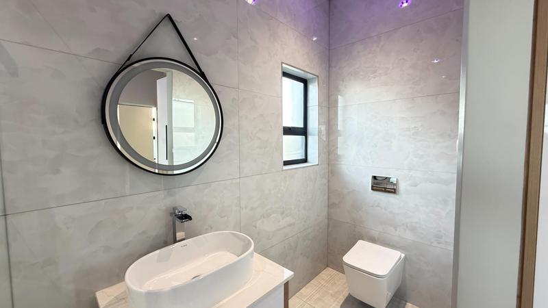 5 Bedroom Property for Sale in Midstream Heights Gauteng