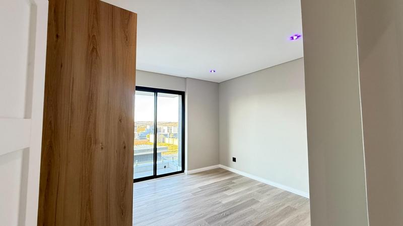 5 Bedroom Property for Sale in Midstream Heights Gauteng
