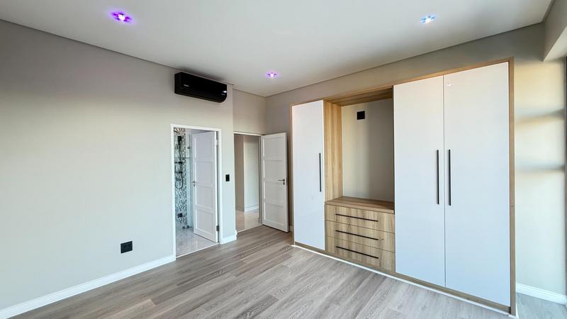 5 Bedroom Property for Sale in Midstream Heights Gauteng