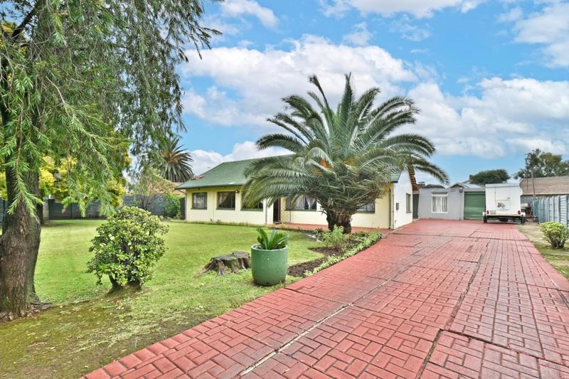 4 Bedroom Property for Sale in General Albertspark Gauteng
