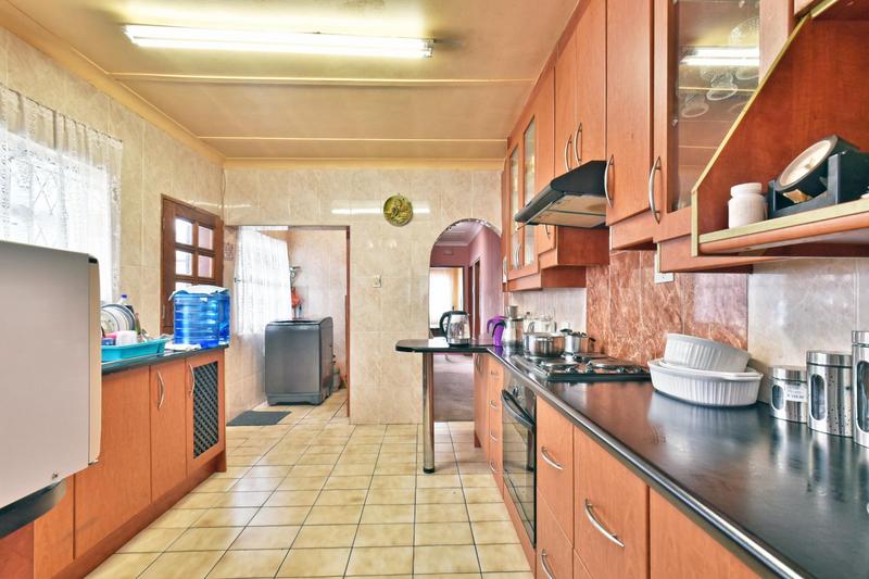 4 Bedroom Property for Sale in General Albertspark Gauteng