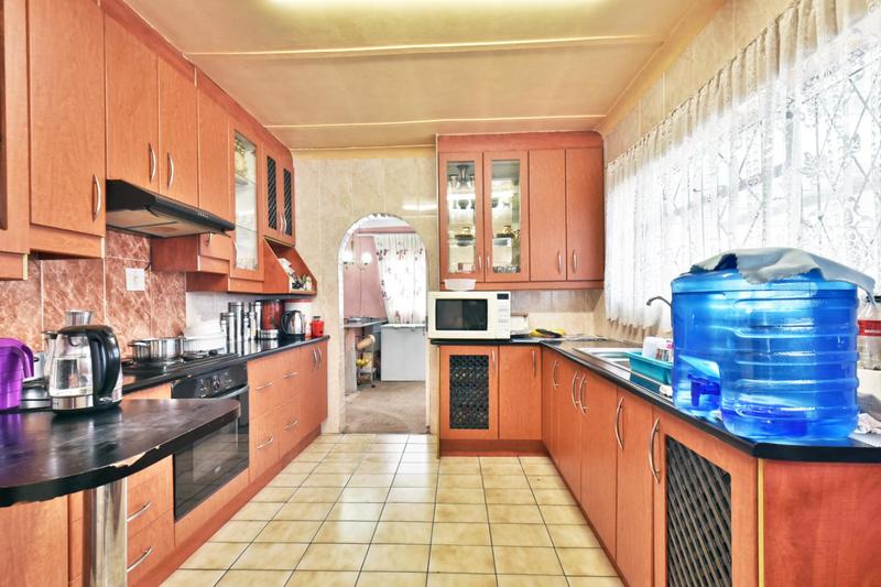 4 Bedroom Property for Sale in General Albertspark Gauteng