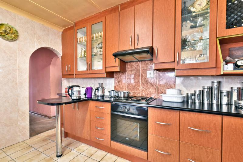 4 Bedroom Property for Sale in General Albertspark Gauteng