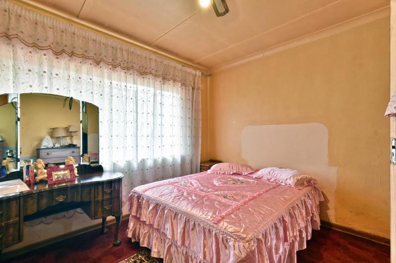 4 Bedroom Property for Sale in General Albertspark Gauteng
