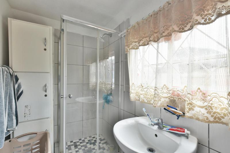 4 Bedroom Property for Sale in General Albertspark Gauteng