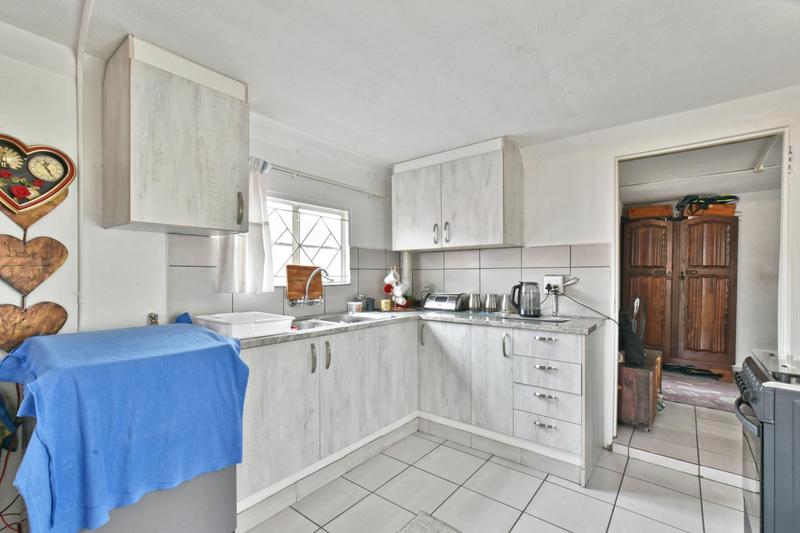 4 Bedroom Property for Sale in General Albertspark Gauteng