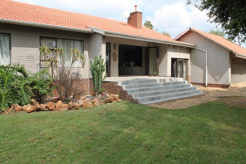 3 Bedroom Property for Sale in Buurendal Gauteng