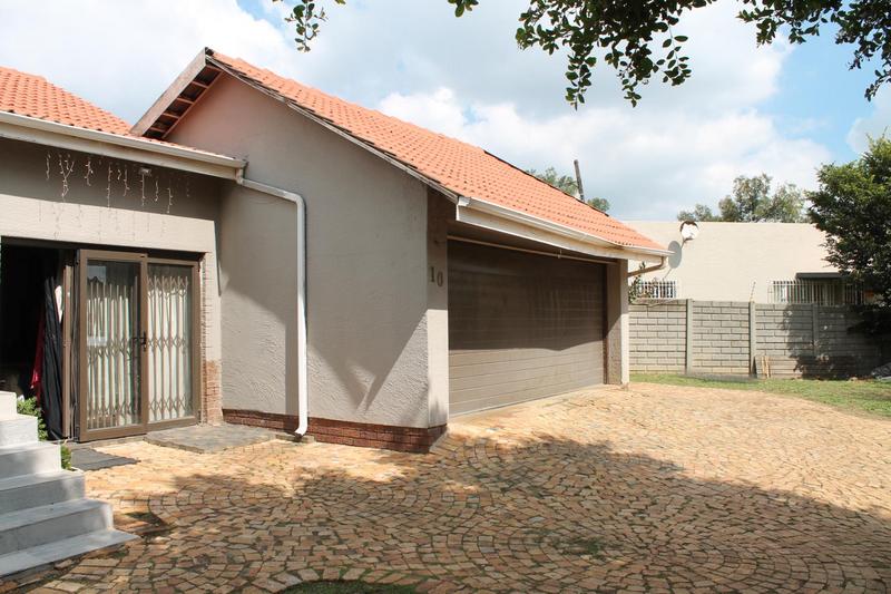 3 Bedroom Property for Sale in Buurendal Gauteng