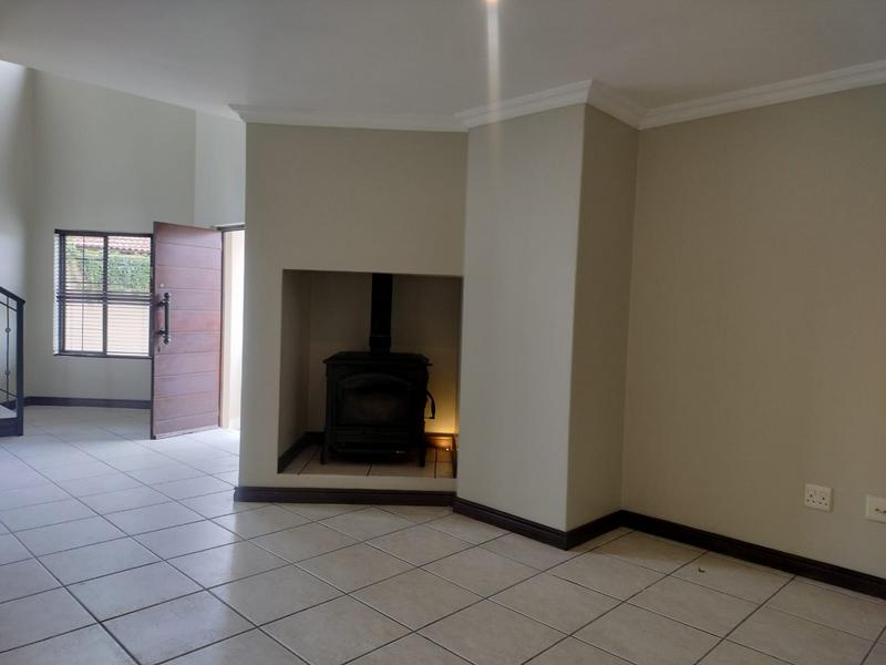 To Let 4 Bedroom Property for Rent in Waterkloof A H Gauteng