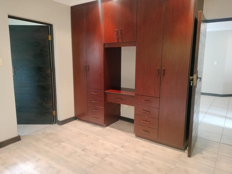 To Let 4 Bedroom Property for Rent in Waterkloof A H Gauteng