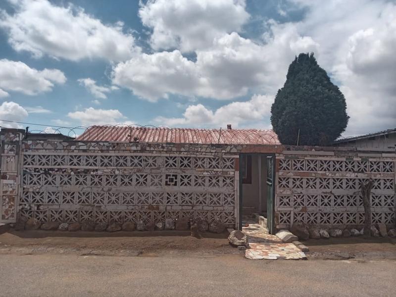 2 Bedroom Property for Sale in Dhlamini Gauteng