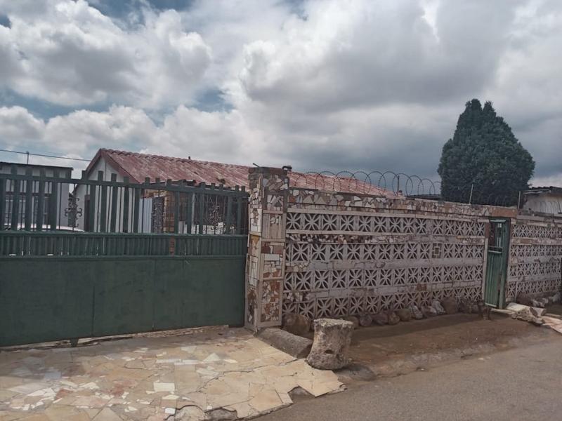 2 Bedroom Property for Sale in Dhlamini Gauteng