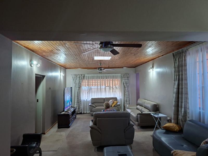 4 Bedroom Property for Sale in Mountain View Gauteng