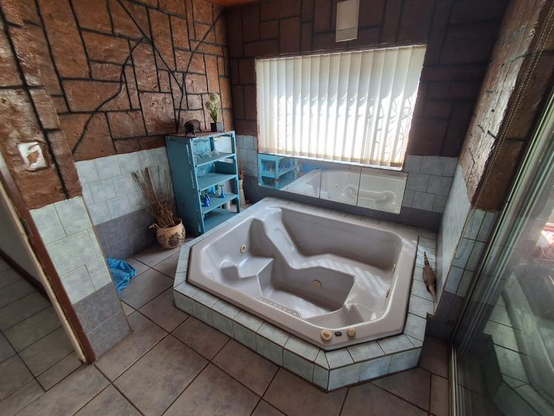 3 Bedroom Property for Sale in Verwoerdpark Gauteng