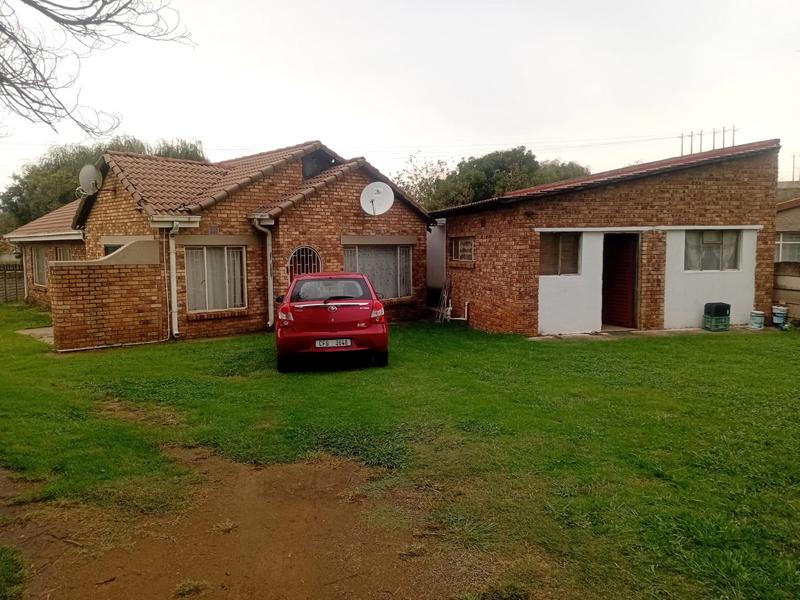 6 Bedroom Property for Sale in Rhodesfield Gauteng