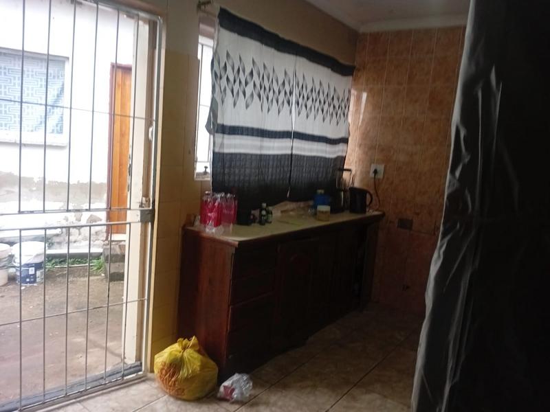 6 Bedroom Property for Sale in Rhodesfield Gauteng