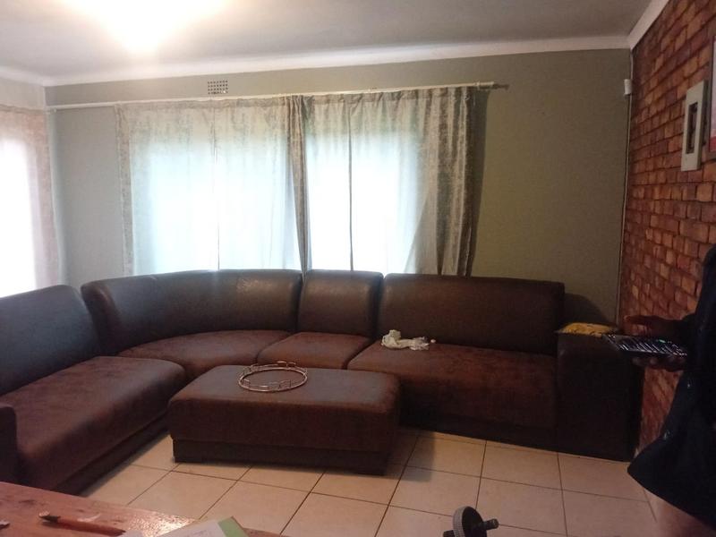 6 Bedroom Property for Sale in Rhodesfield Gauteng