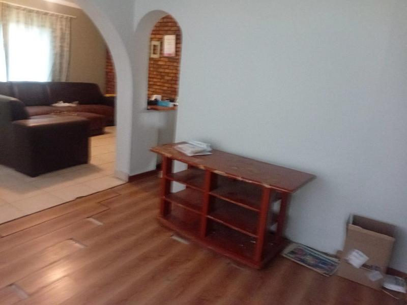 6 Bedroom Property for Sale in Rhodesfield Gauteng