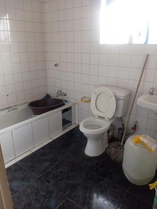 6 Bedroom Property for Sale in Rhodesfield Gauteng
