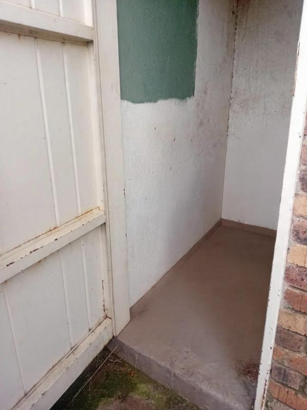 6 Bedroom Property for Sale in Rhodesfield Gauteng