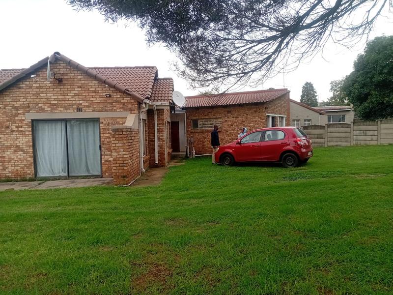 6 Bedroom Property for Sale in Rhodesfield Gauteng