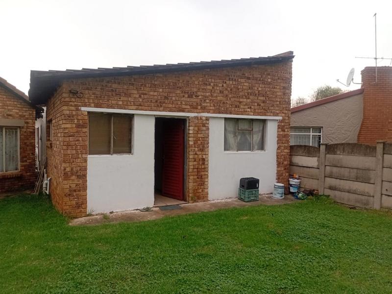 6 Bedroom Property for Sale in Rhodesfield Gauteng