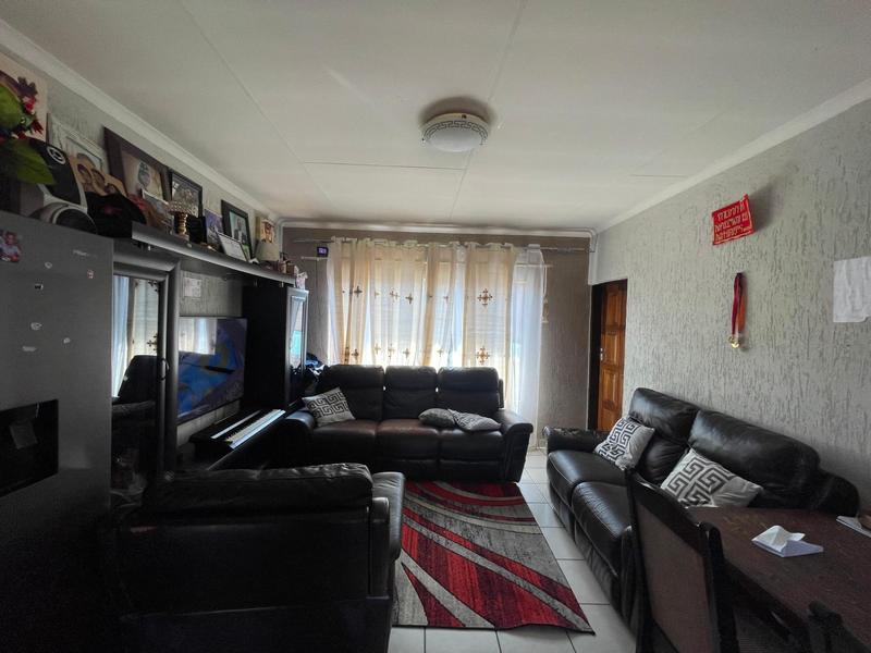 2 Bedroom Property for Sale in Meredale Gauteng