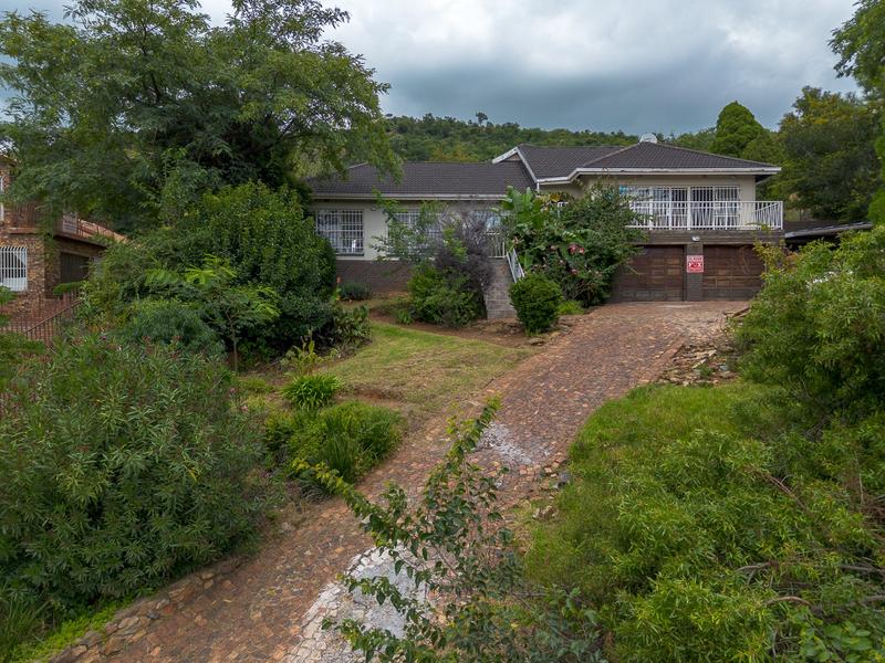 4 Bedroom Property for Sale in Mondeor Gauteng