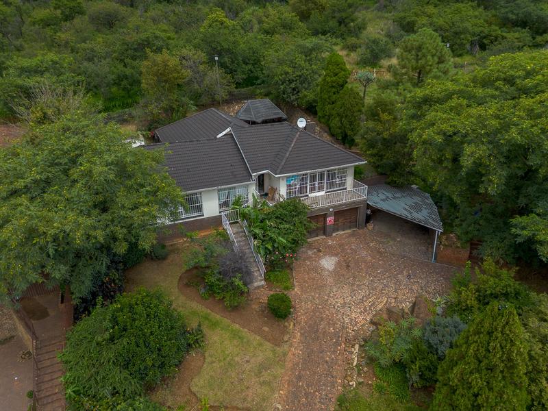 4 Bedroom Property for Sale in Mondeor Gauteng