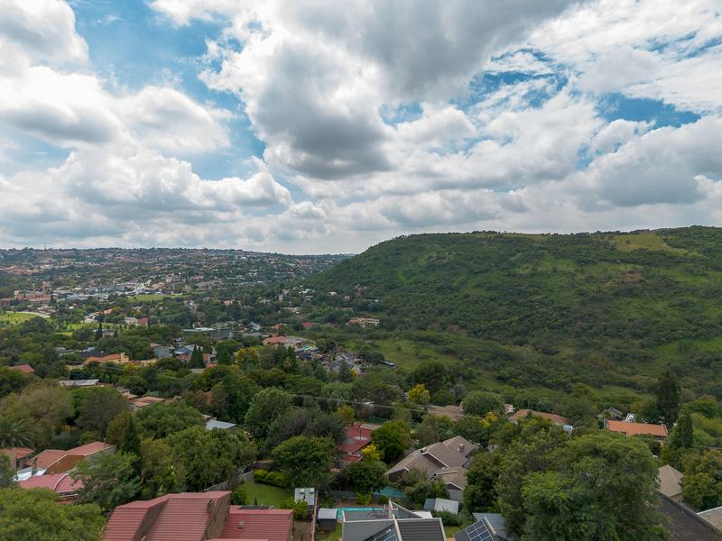 4 Bedroom Property for Sale in Mondeor Gauteng