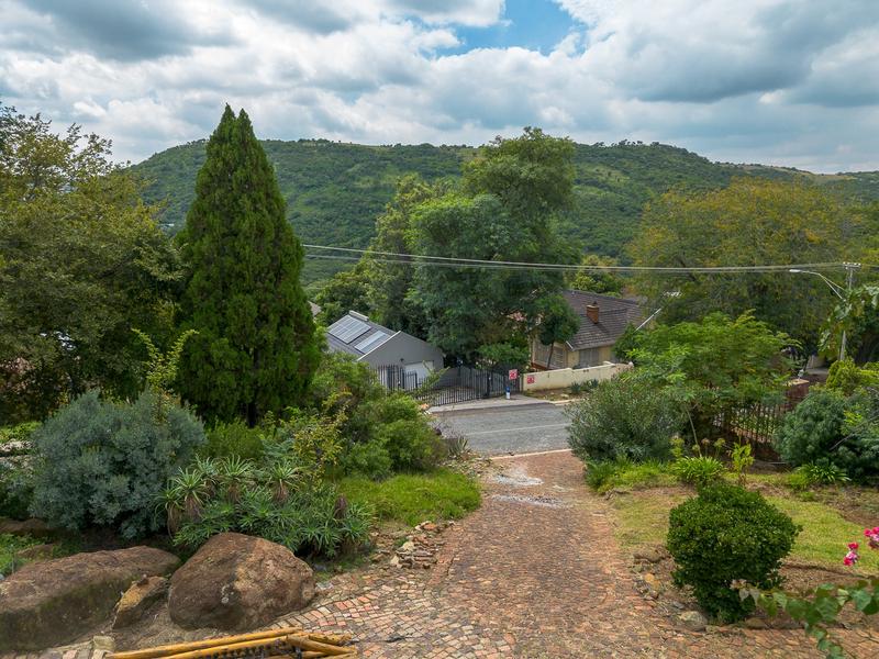 4 Bedroom Property for Sale in Mondeor Gauteng