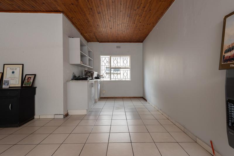 4 Bedroom Property for Sale in Mondeor Gauteng