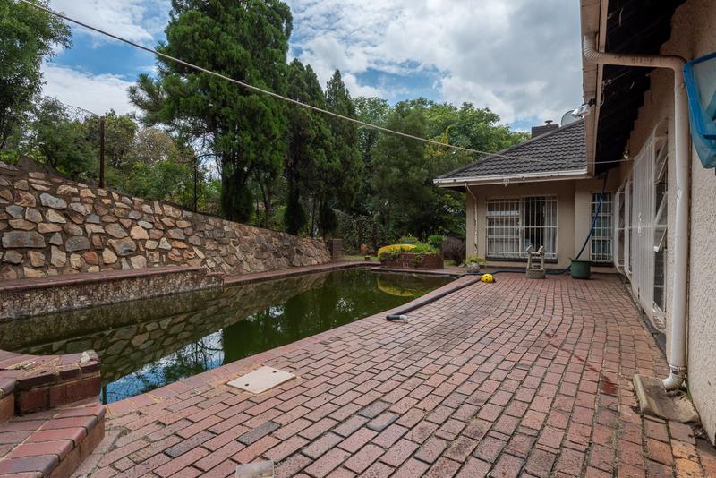 4 Bedroom Property for Sale in Mondeor Gauteng