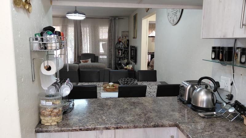 2 Bedroom Property for Sale in Oakdene Gauteng