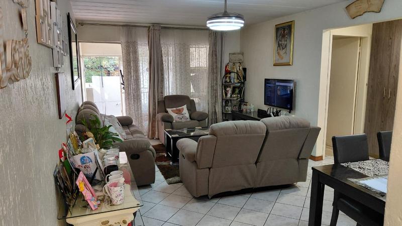 2 Bedroom Property for Sale in Oakdene Gauteng