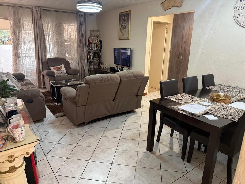 2 Bedroom Property for Sale in Oakdene Gauteng