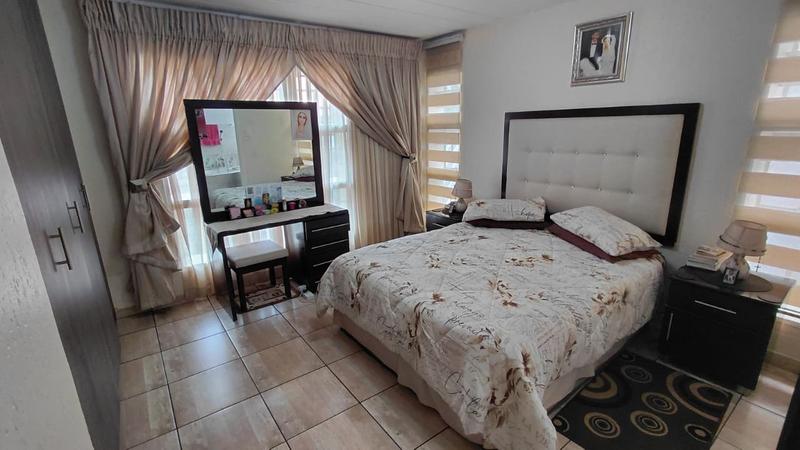 2 Bedroom Property for Sale in Oakdene Gauteng