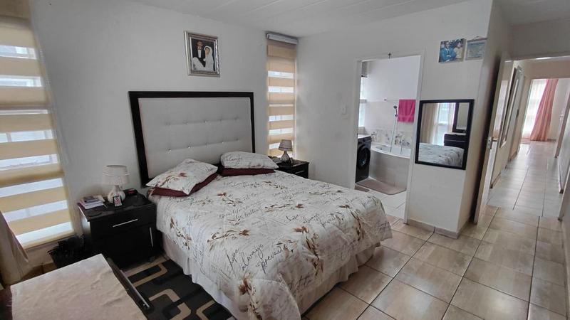 2 Bedroom Property for Sale in Oakdene Gauteng