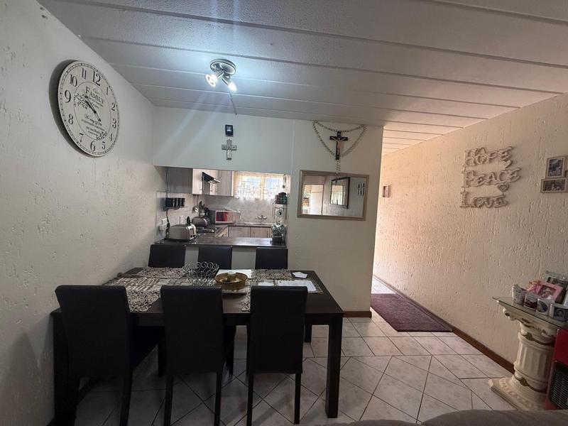 2 Bedroom Property for Sale in Oakdene Gauteng