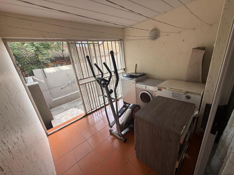 2 Bedroom Property for Sale in Oakdene Gauteng