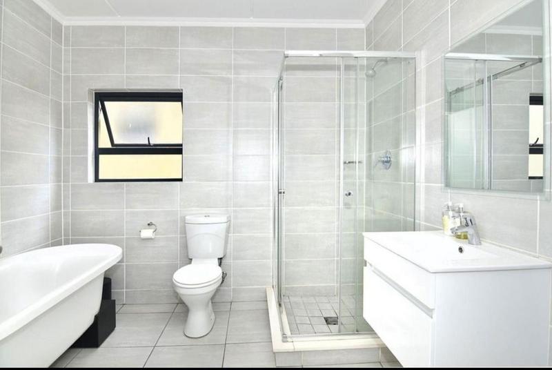 2 Bedroom Property for Sale in Waterfall Gauteng