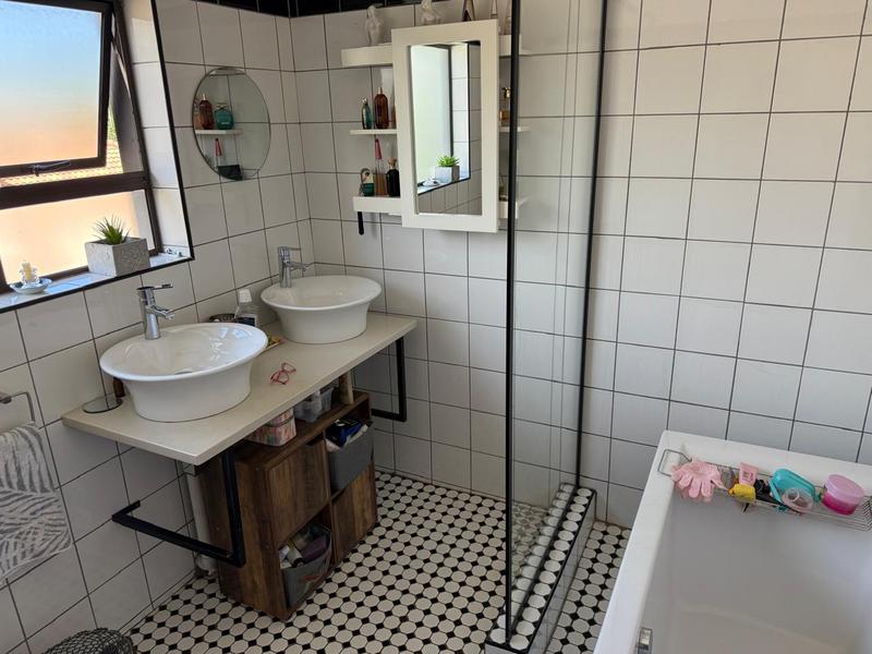 3 Bedroom Property for Sale in Raslouw Manor Gauteng