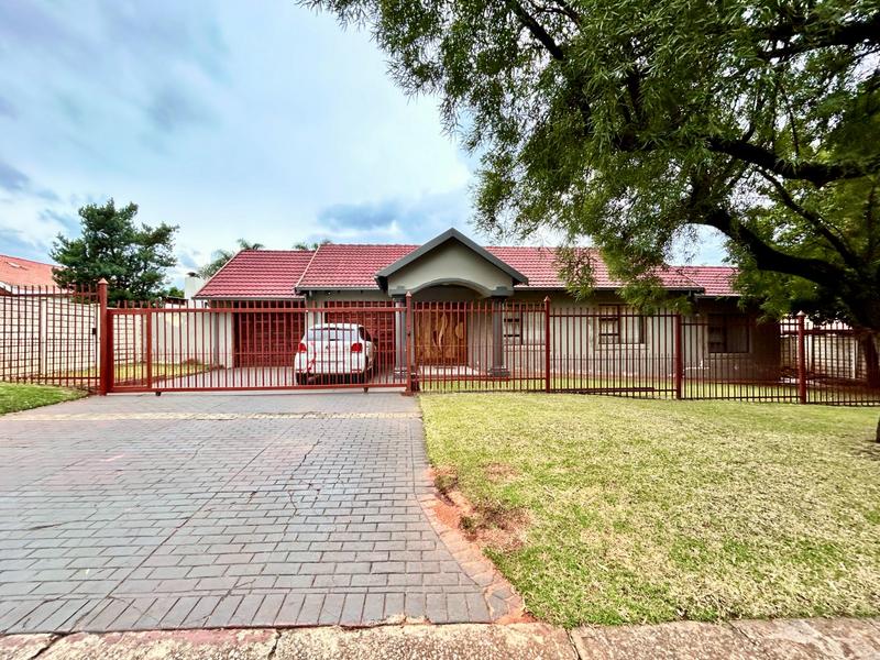 4 Bedroom Property for Sale in Garsfontein Gauteng