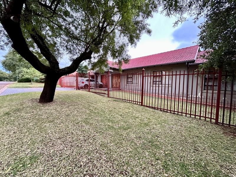 4 Bedroom Property for Sale in Garsfontein Gauteng
